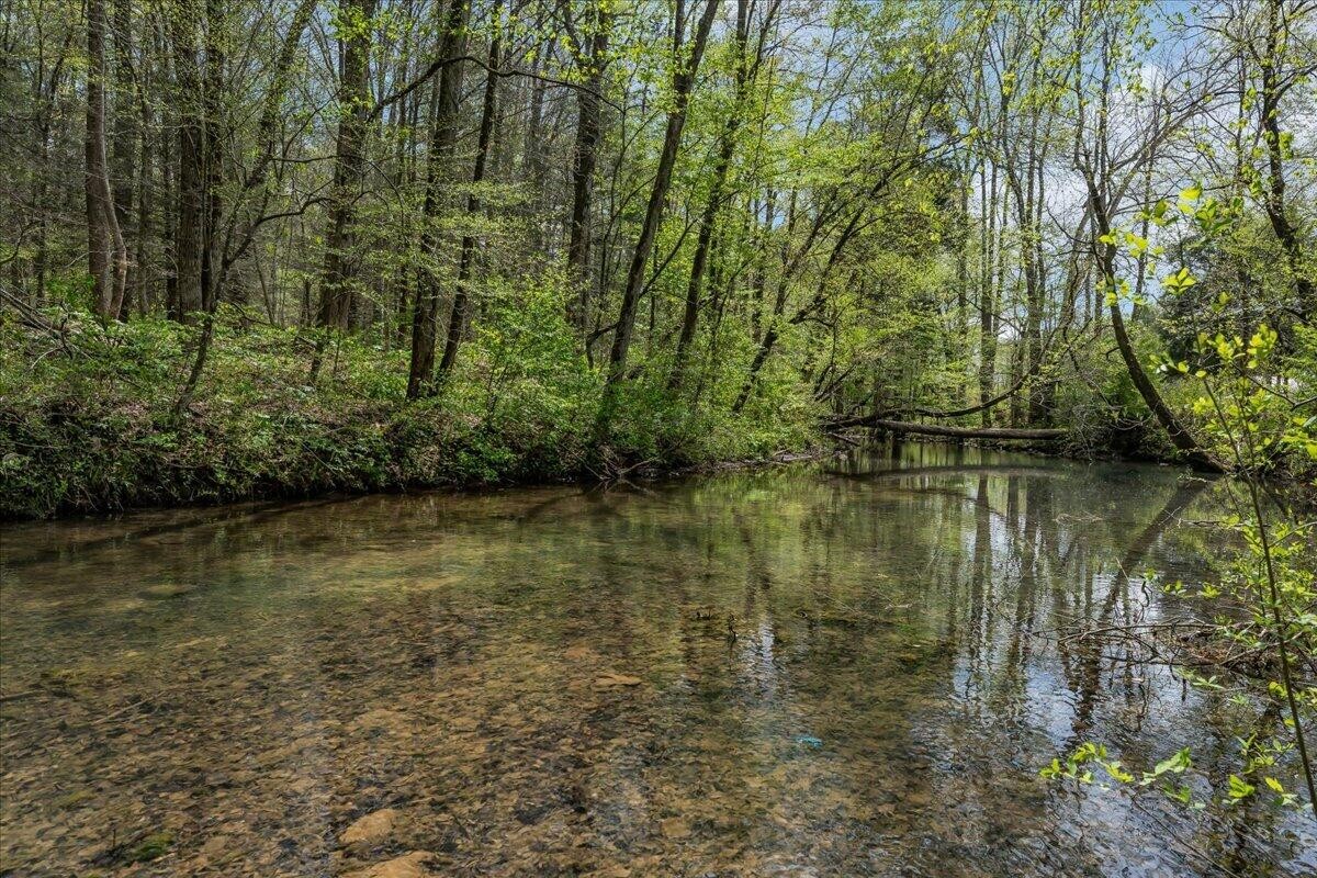 360 Dixon Cove Road Sequatchie TN 37374