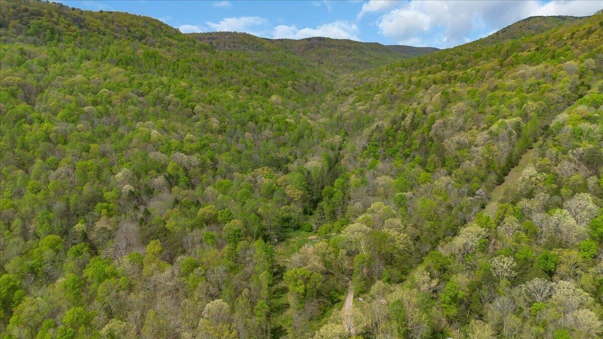 360 Dixon Cove Road Sequatchie TN 37374