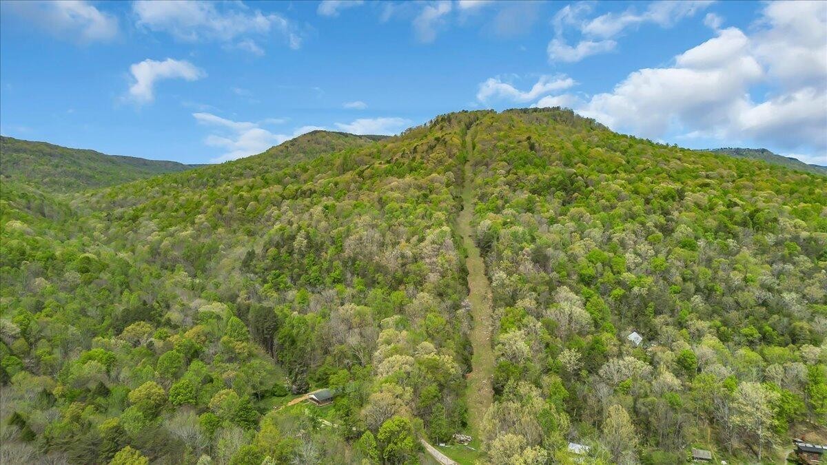 360 Dixon Cove Road Sequatchie TN 37374