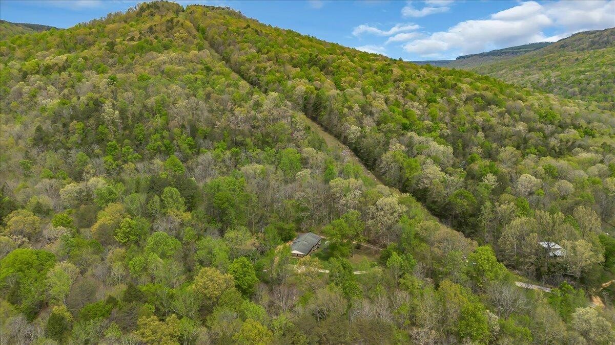 360 Dixon Cove Road Sequatchie TN 37374