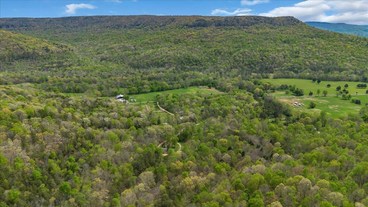 360 Dixon Cove Road Sequatchie TN 37374