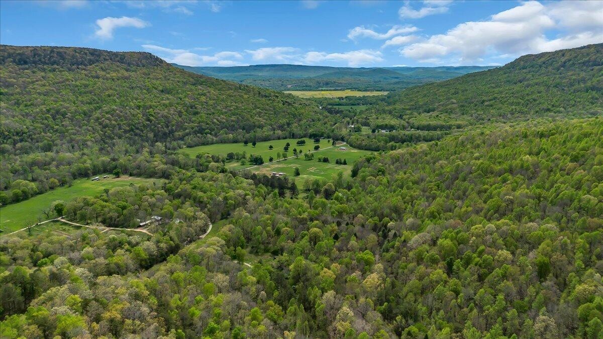 360 Dixon Cove Road Sequatchie TN 37374
