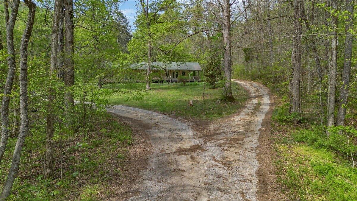 360 Dixon Cove Road Sequatchie TN 37374