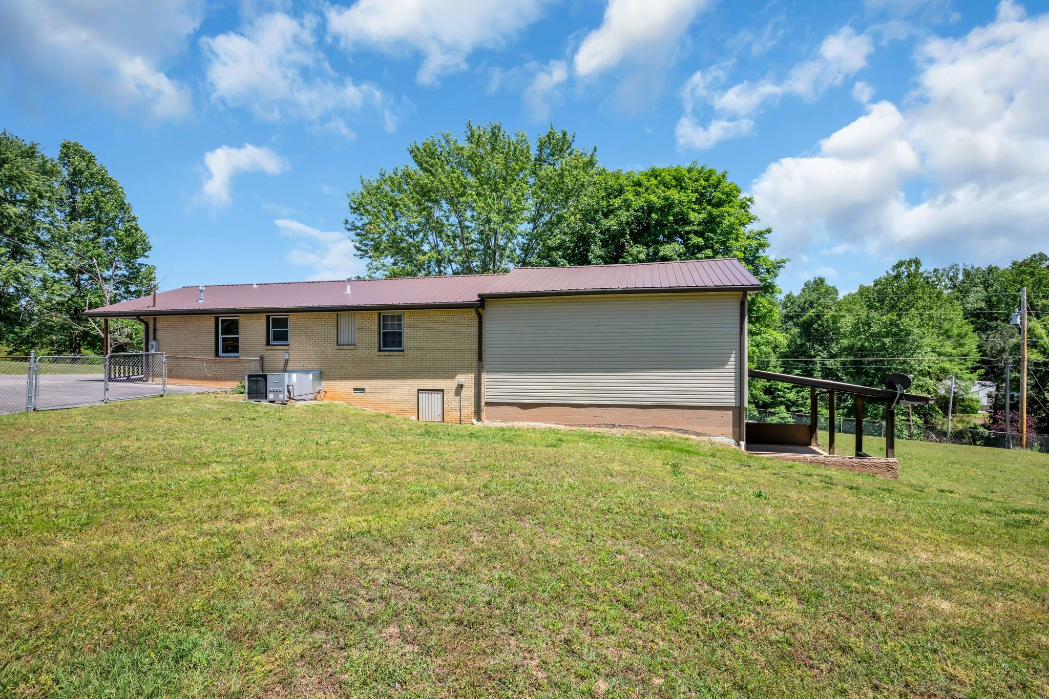 125 Lynn Lane Charlotte TN 37036