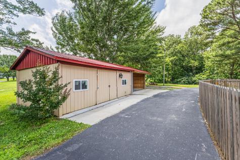 1809 Herschal Lyles Road Westmoreland TN 37186