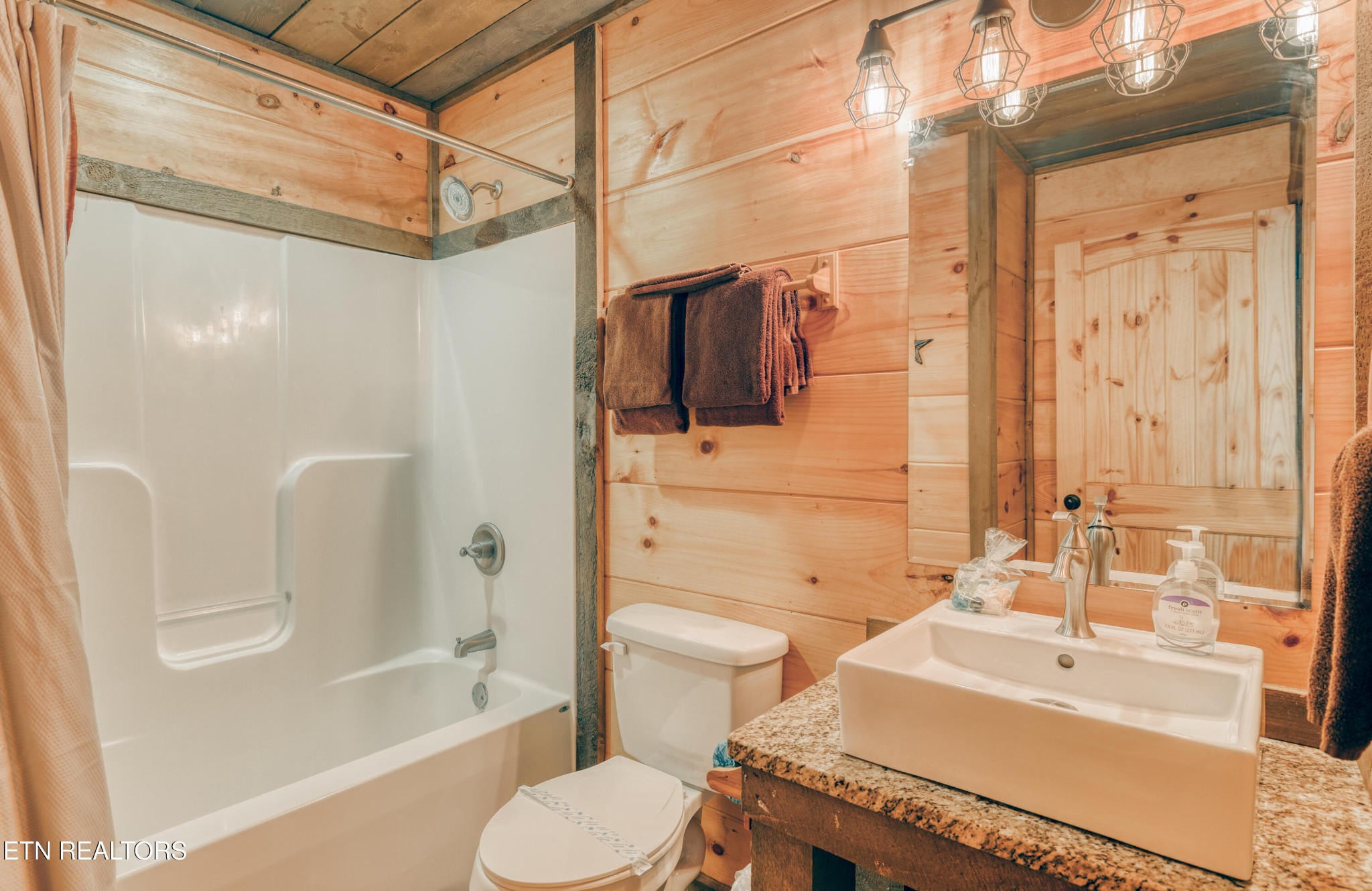 809 Pinecrest Way Sevierville TN 37862