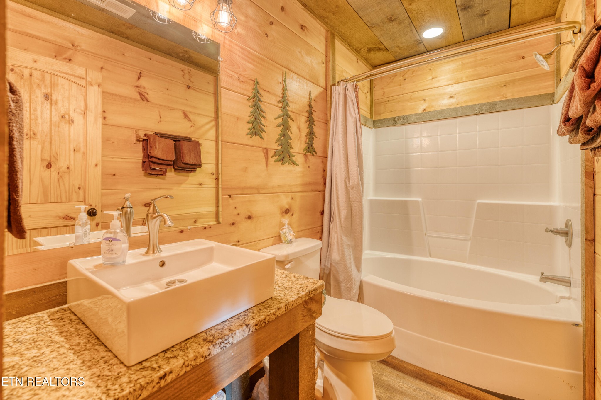 809 Pinecrest Way Sevierville TN 37862