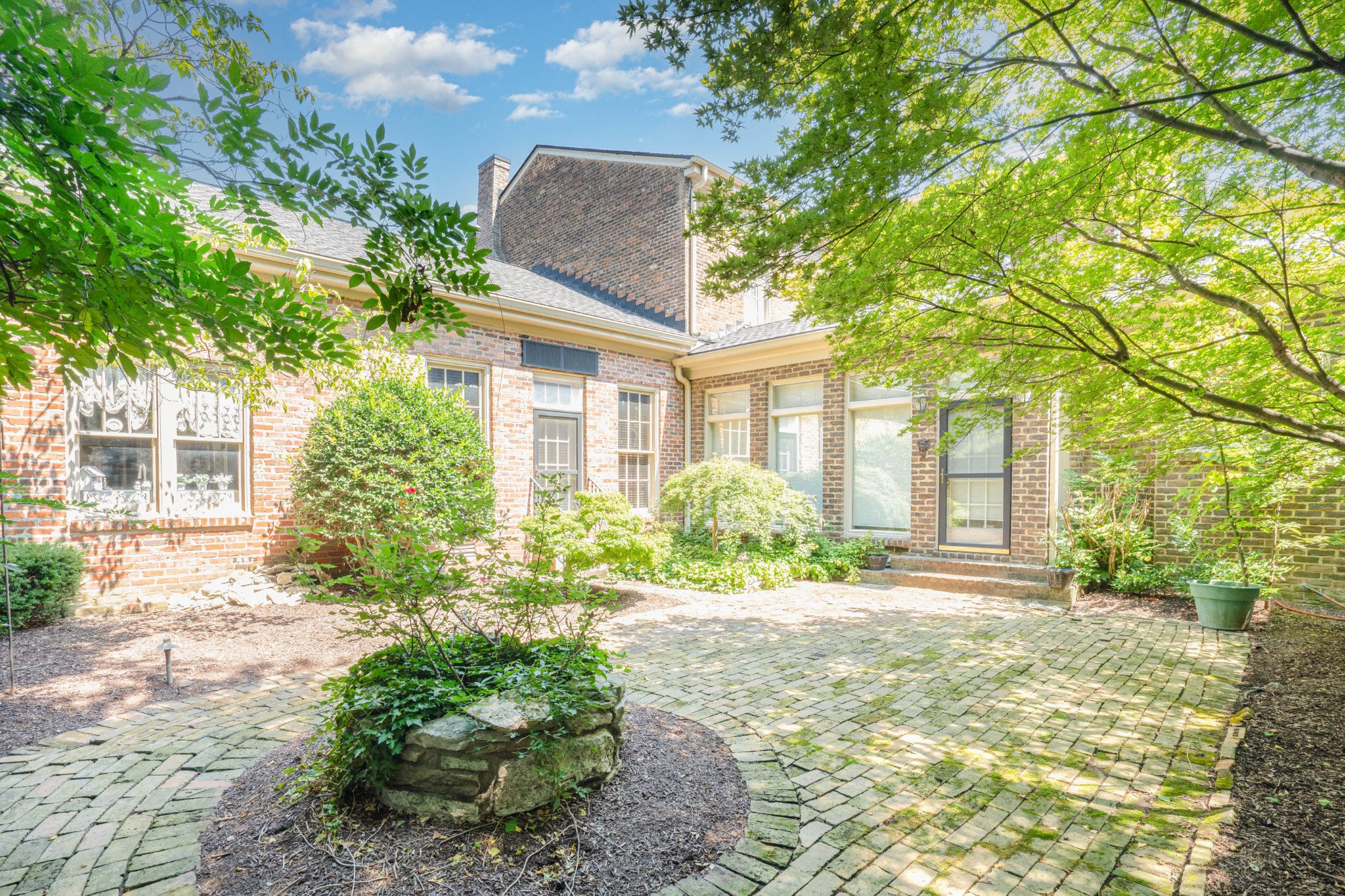 137 3rd Ave, N Franklin TN 37064