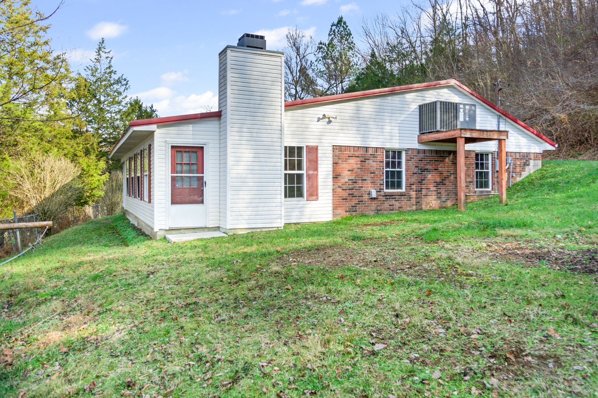 51 Turkeytown Road Hilham TN 38568