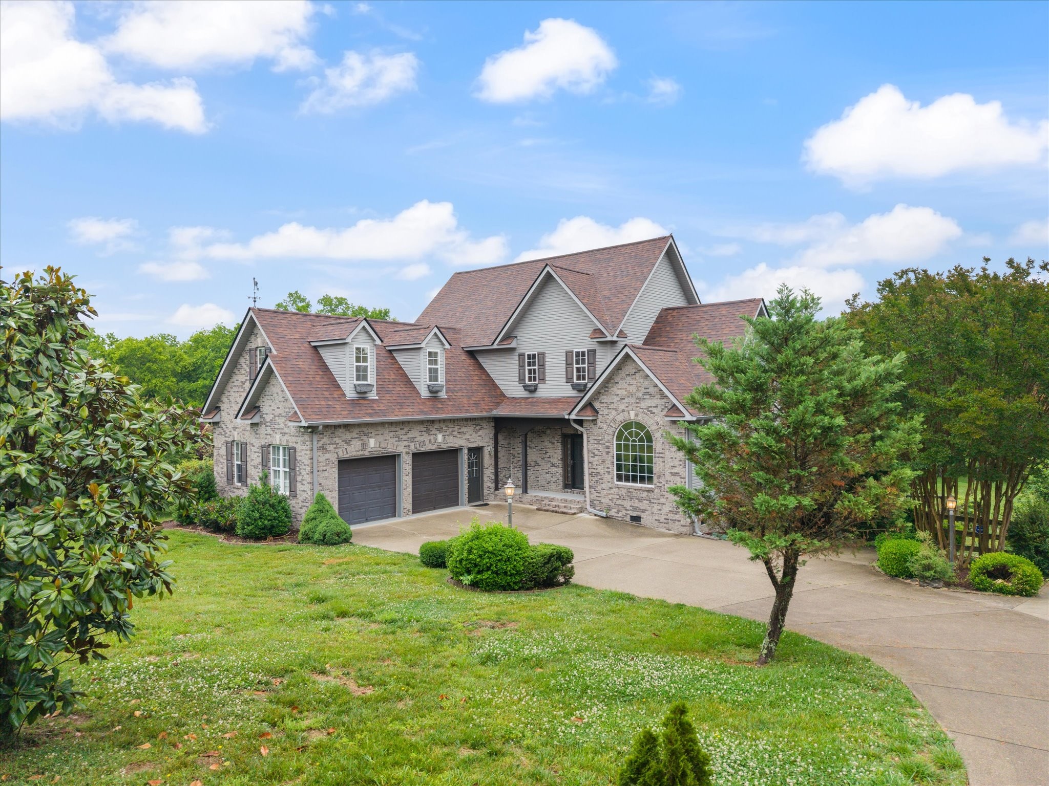 2216 Twin Peaks Court Spring Hill TN 37174