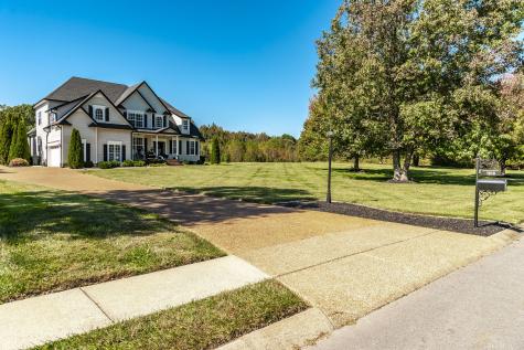 1018 Founders Lane Portland TN 37148