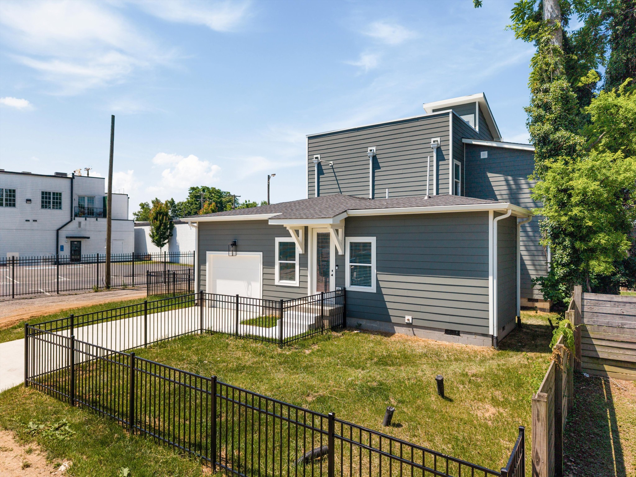1802B 10th Ave, N Nashville TN 37208