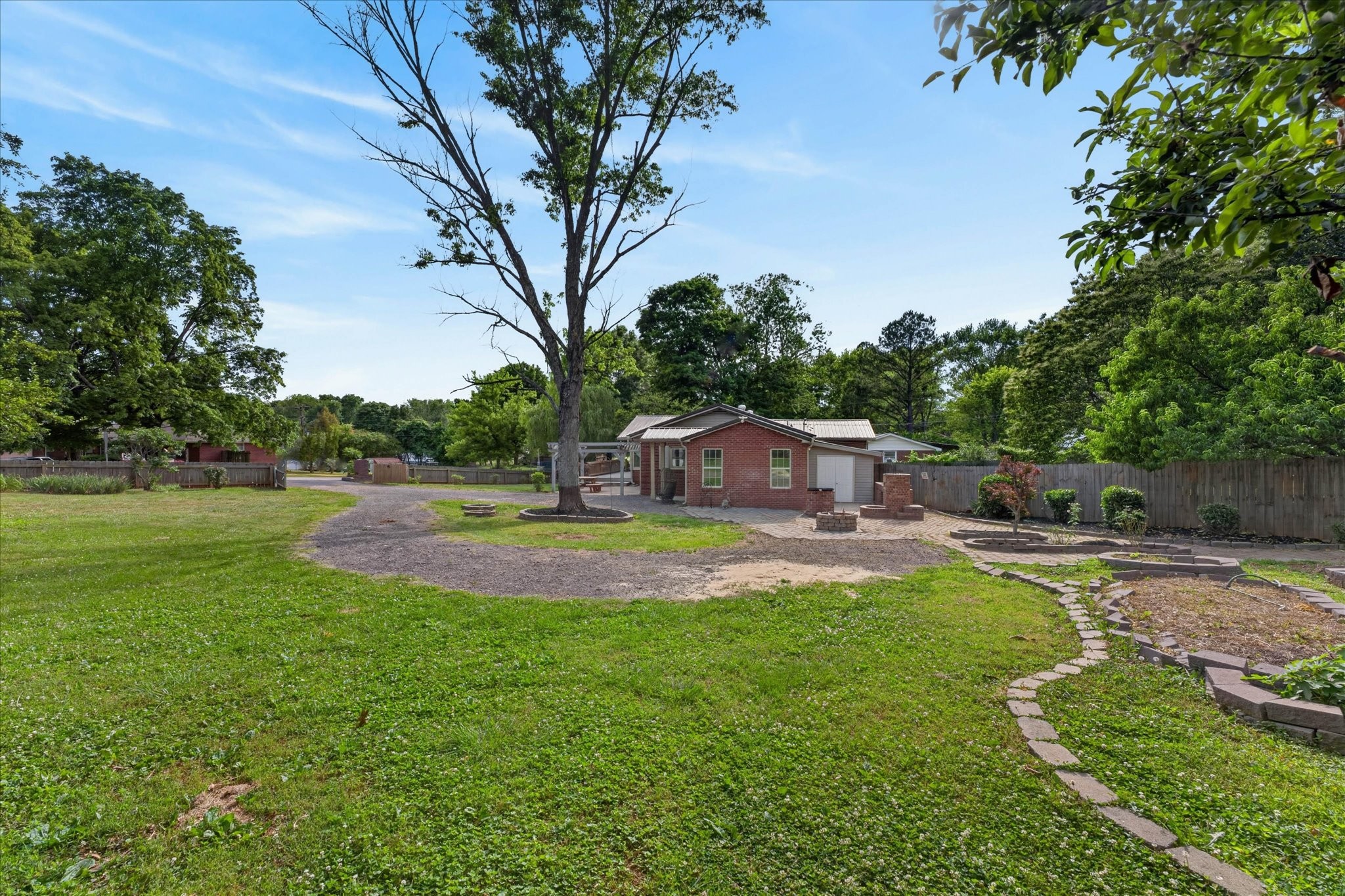 28 Hayes Street Clarksville TN 37040