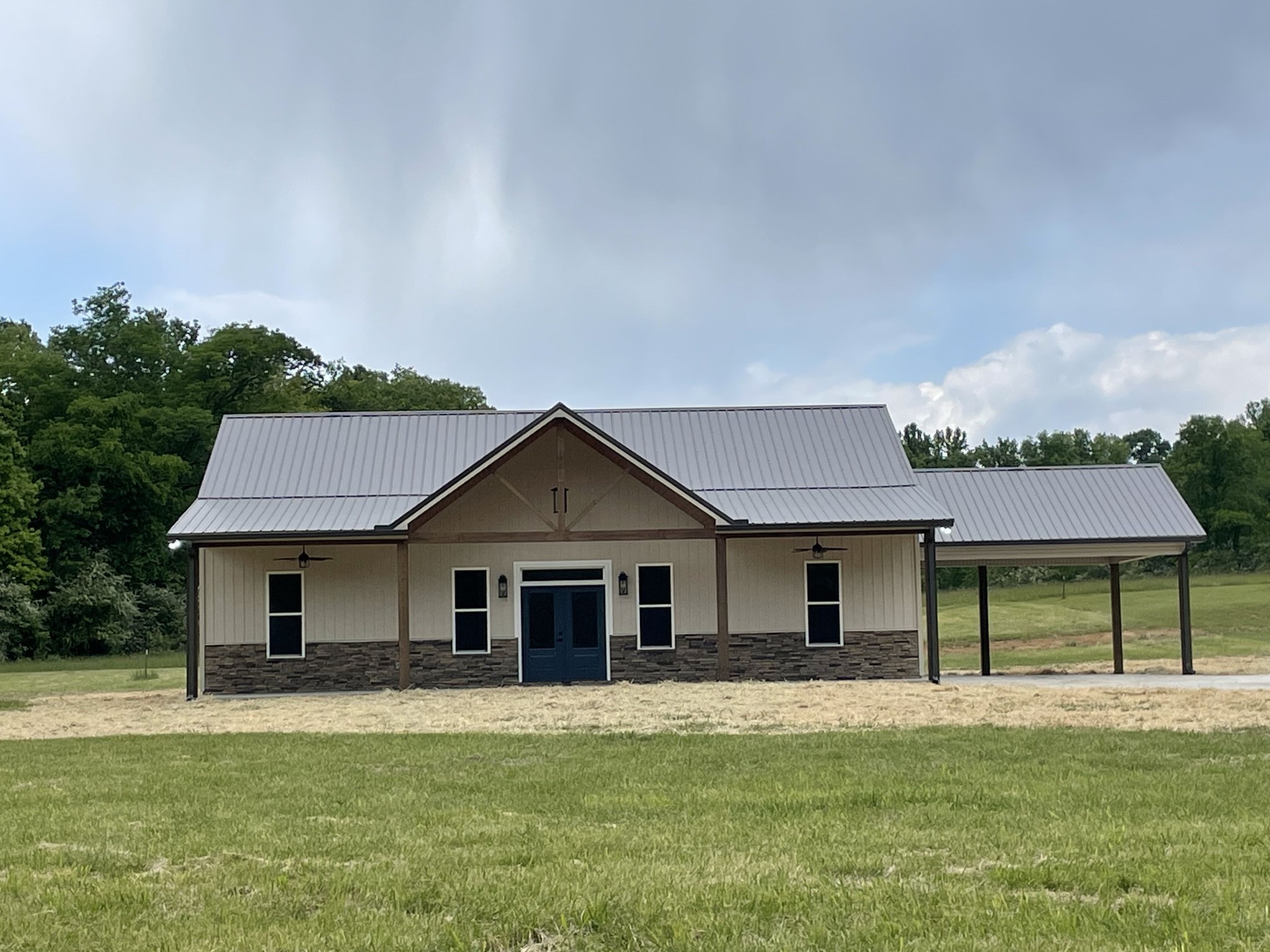 682 E Piney Road, E Dickson TN 37055