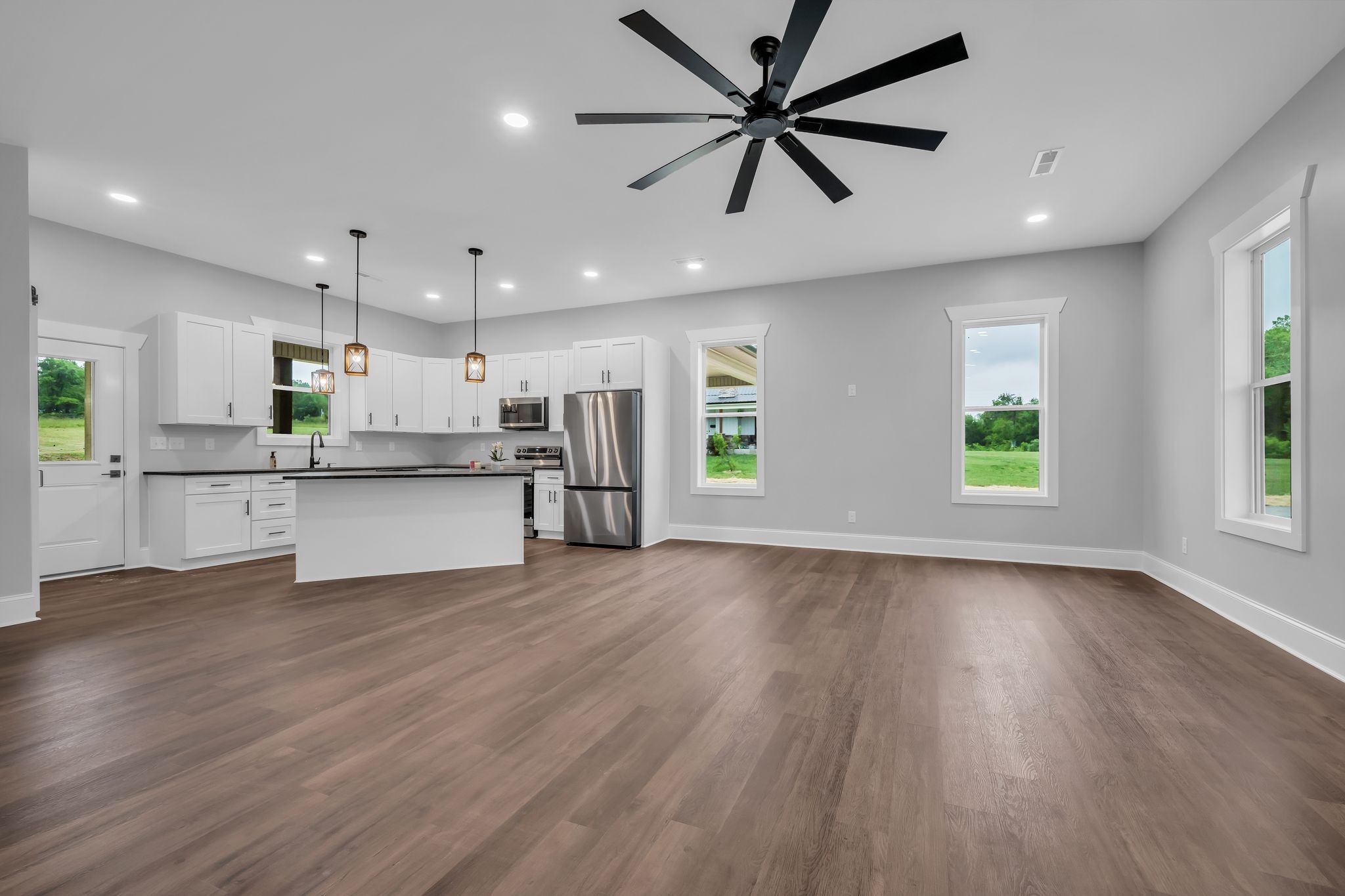 682 E Piney Road, E Dickson TN 37055
