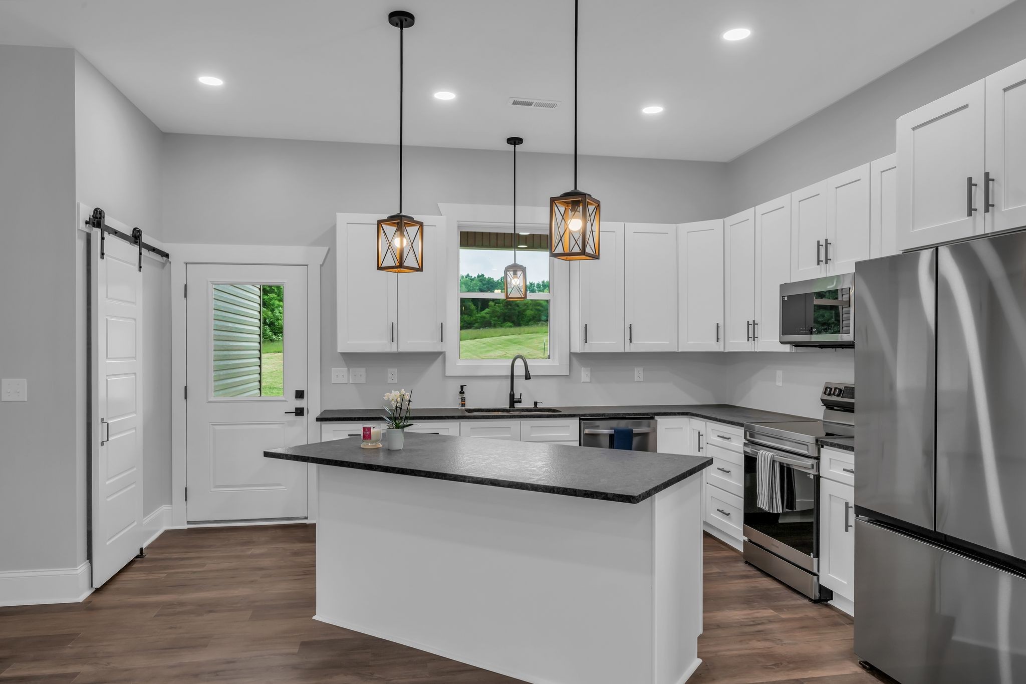 682 E Piney Road, E Dickson TN 37055
