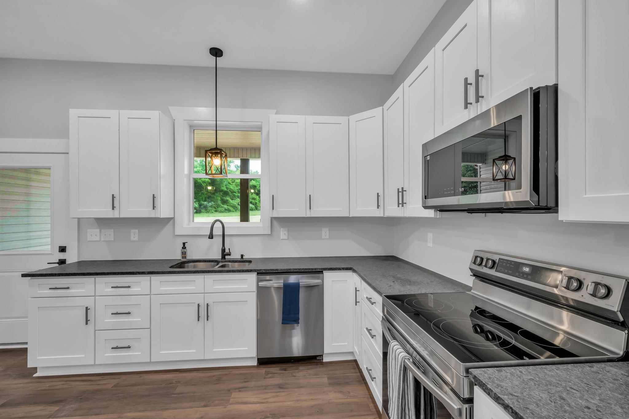 682 E Piney Road, E Dickson TN 37055