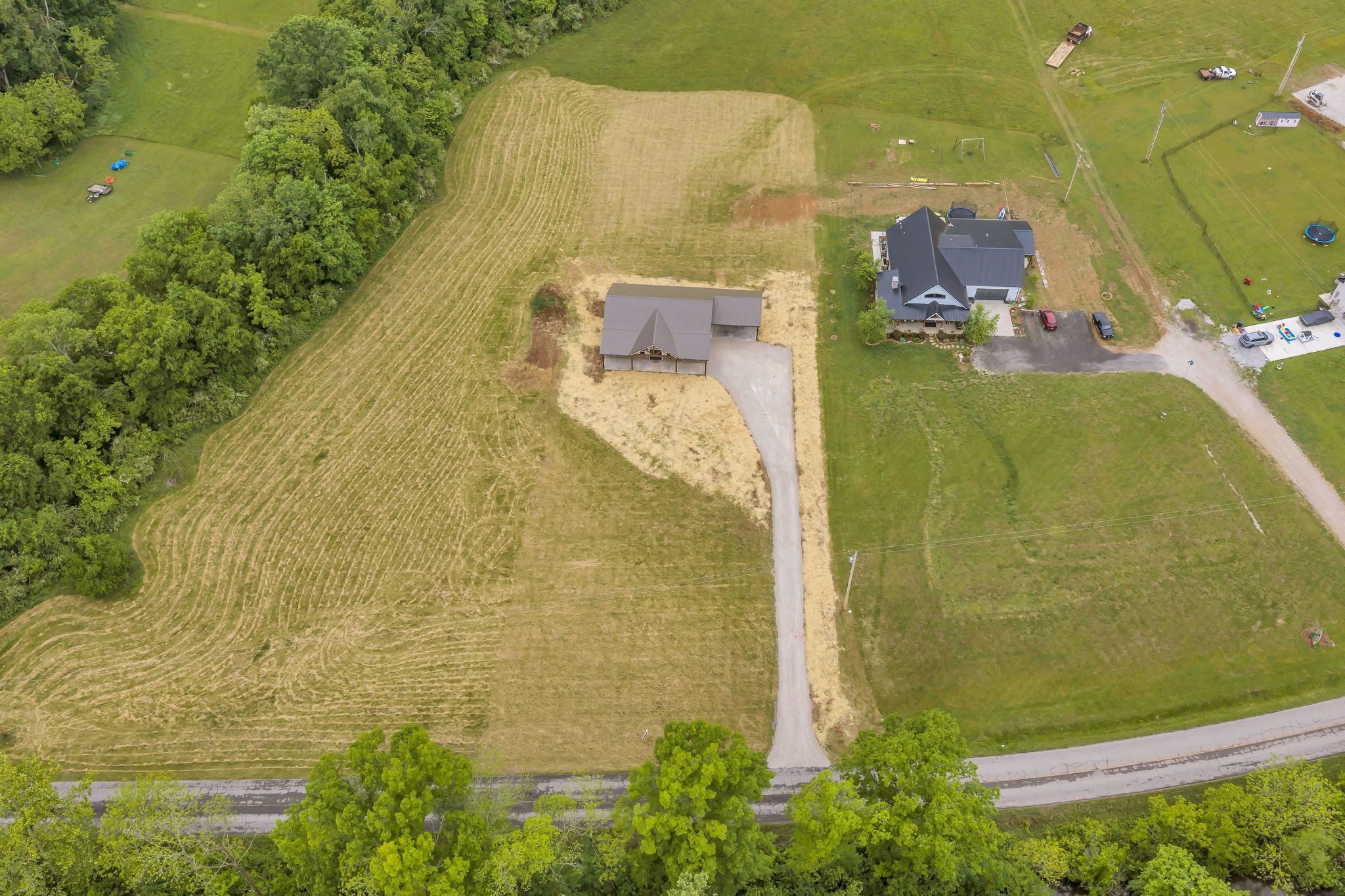 682 E Piney Road, E Dickson TN 37055
