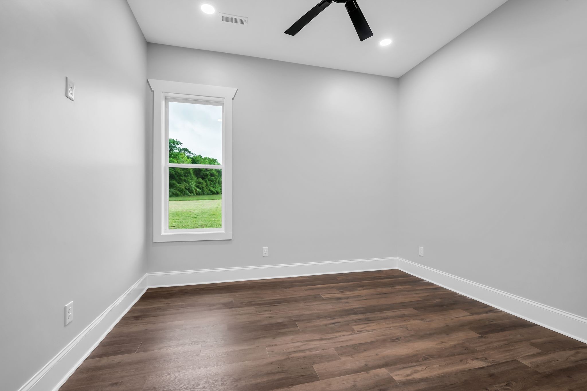 682 E Piney Road, E Dickson TN 37055