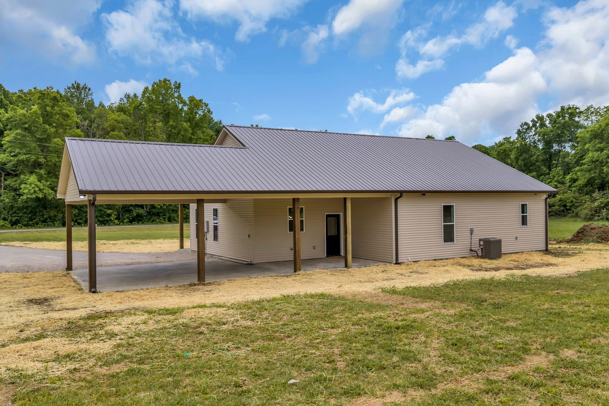 682 E Piney Road, E Dickson TN 37055