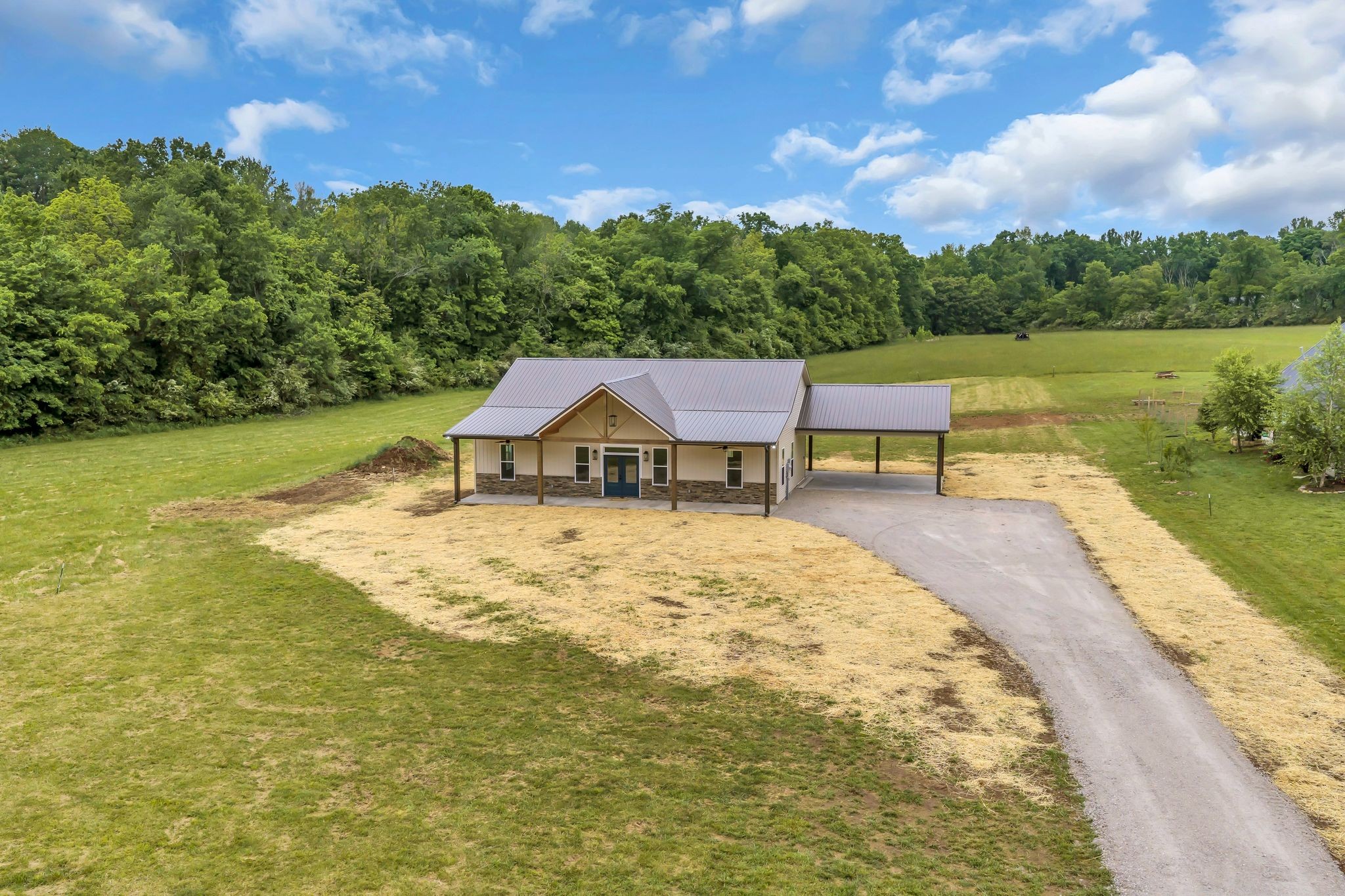 682 E Piney Road, E Dickson TN 37055