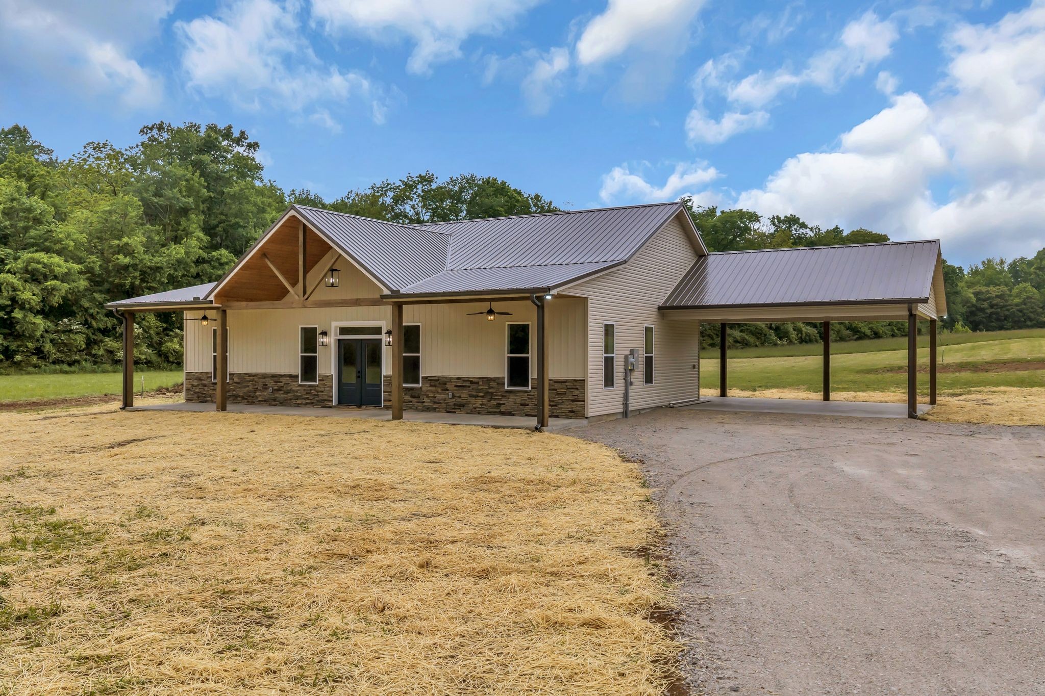 682 E Piney Road, E Dickson TN 37055