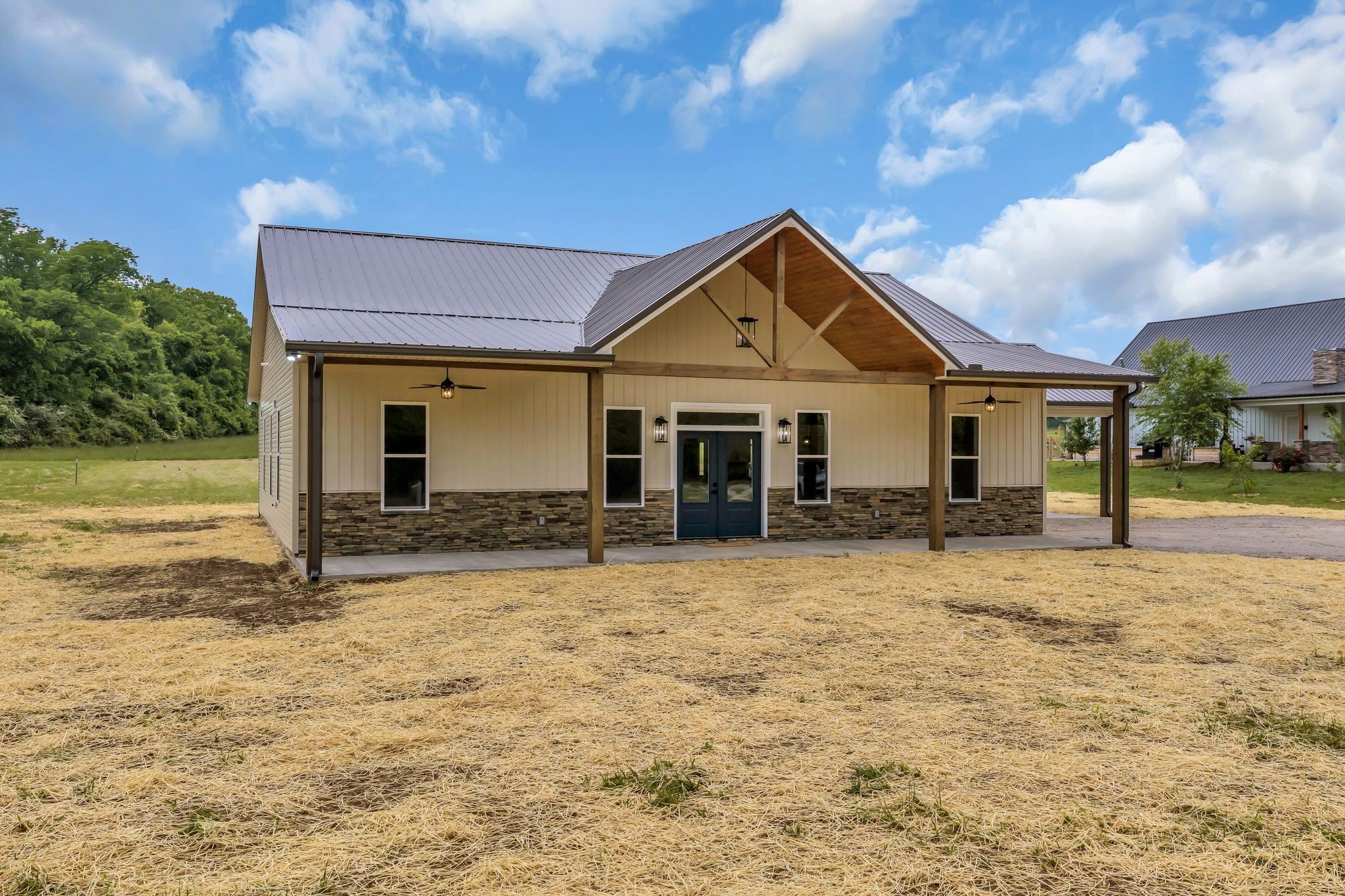 682 E Piney Road, E Dickson TN 37055