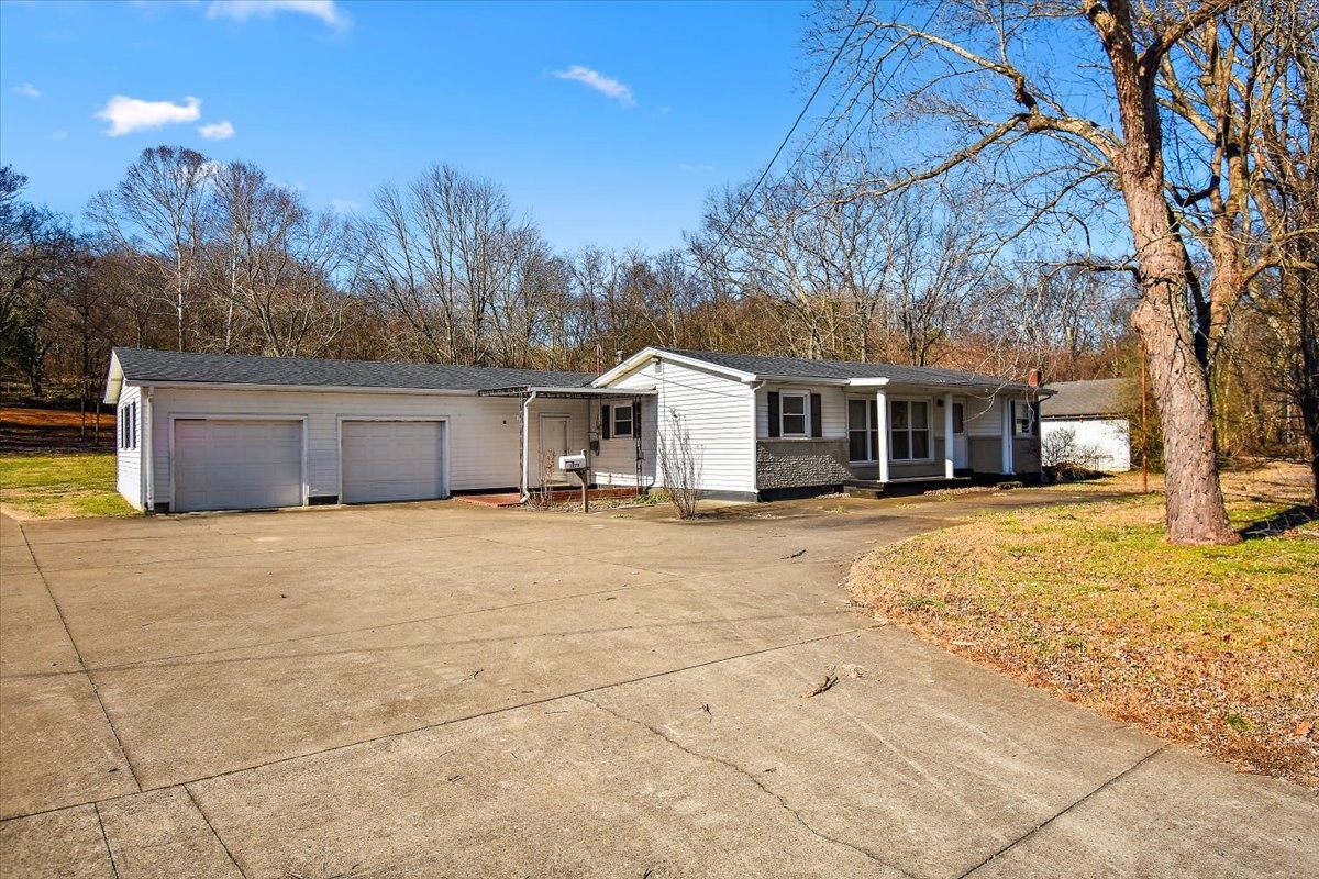 1077 Slaters Creek Road Goodlettsville TN 37072