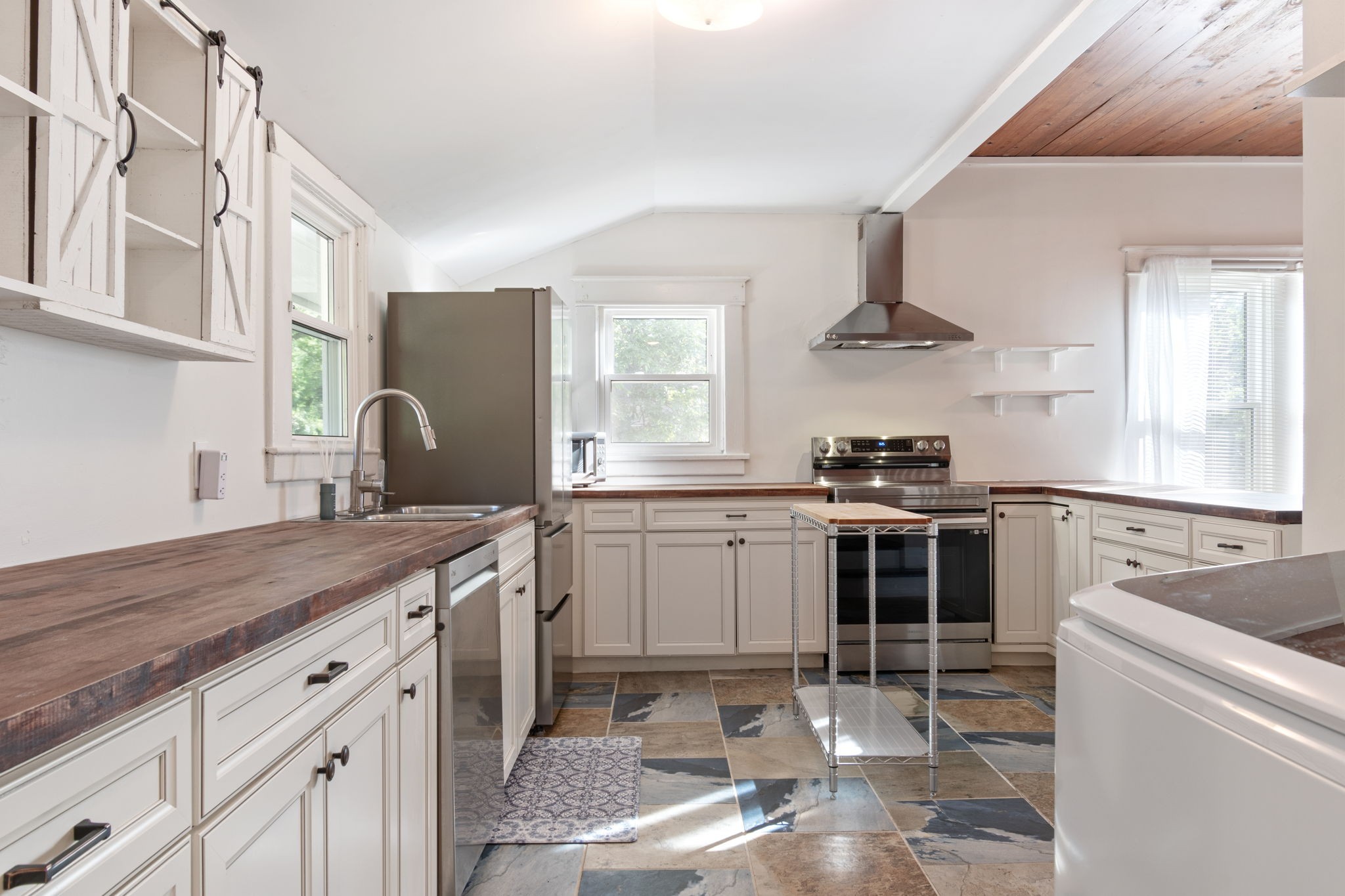 1812 Elizabeth Road Nashville TN 37218