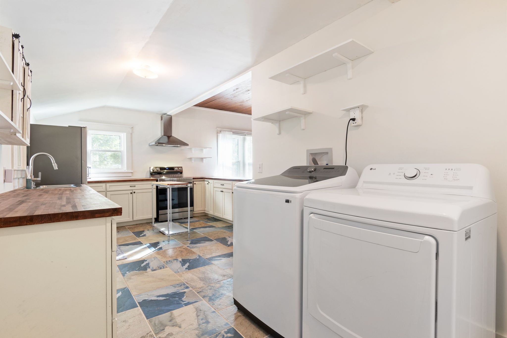 1812 Elizabeth Road Nashville TN 37218