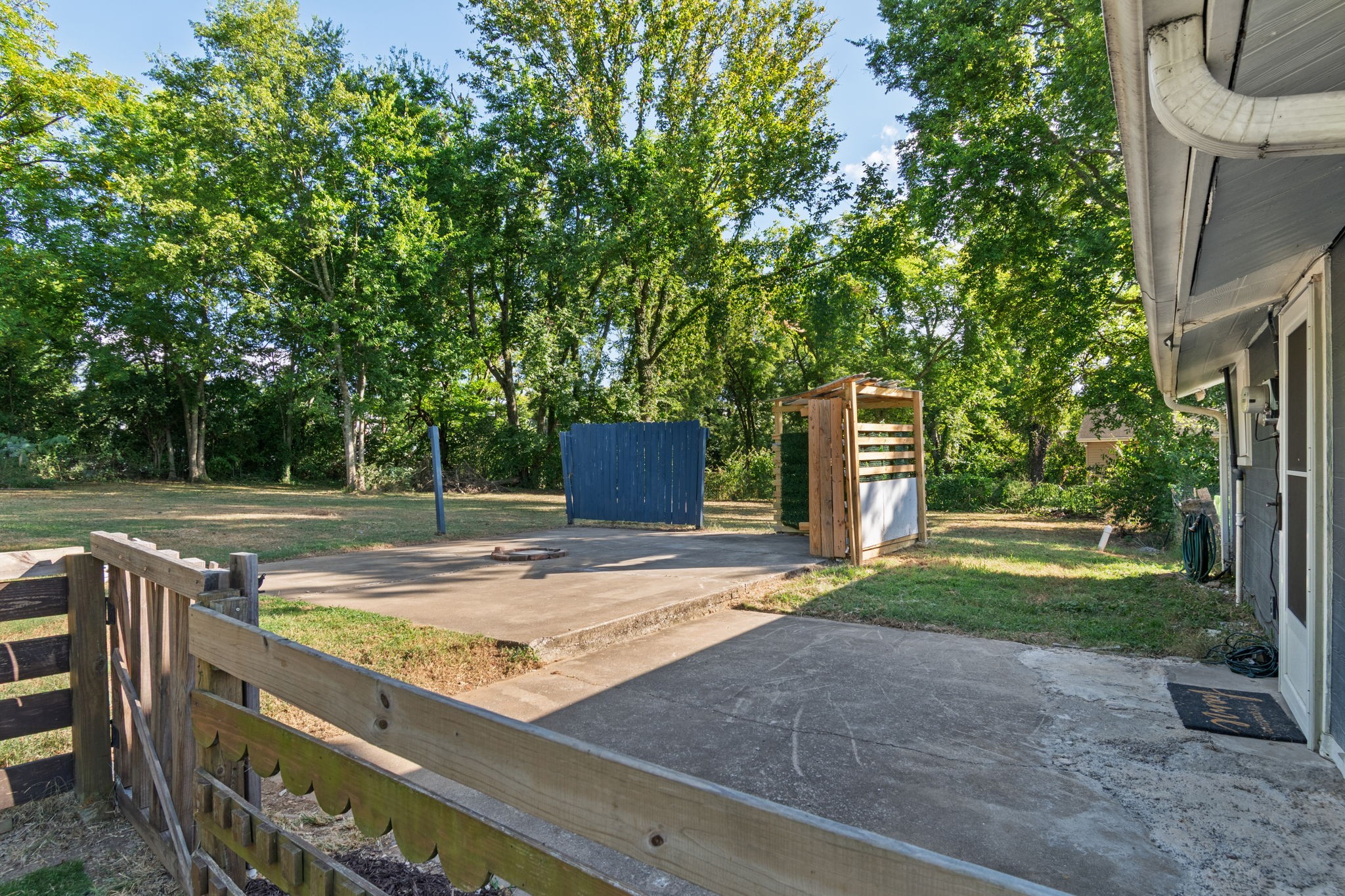 1812 Elizabeth Road Nashville TN 37218