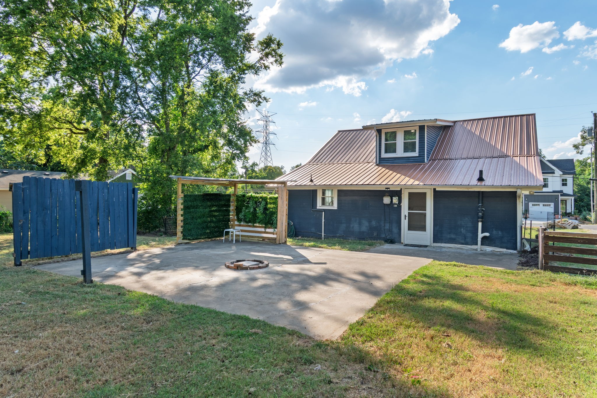 1812 Elizabeth Road Nashville TN 37218