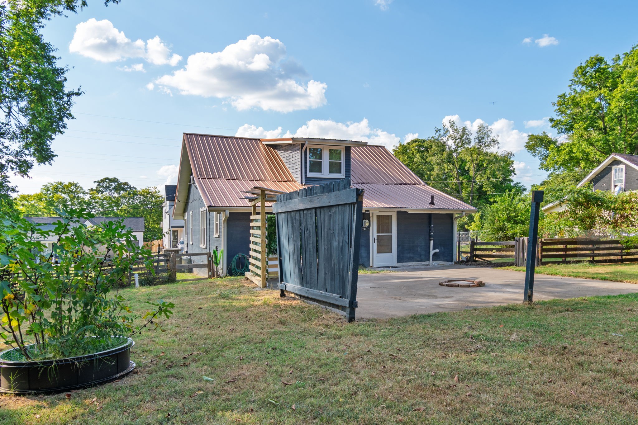 1812 Elizabeth Road Nashville TN 37218