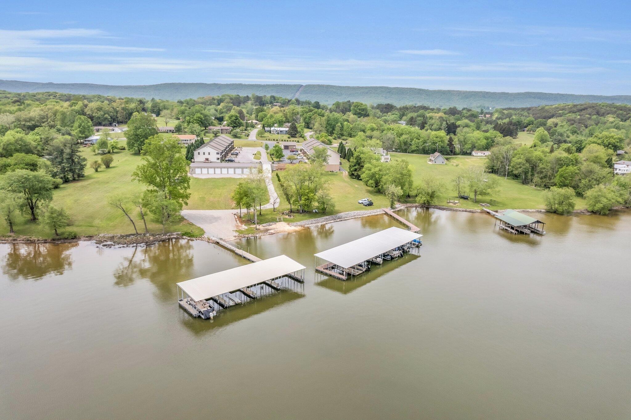 1255 New Lake Road Spring City TN 37381