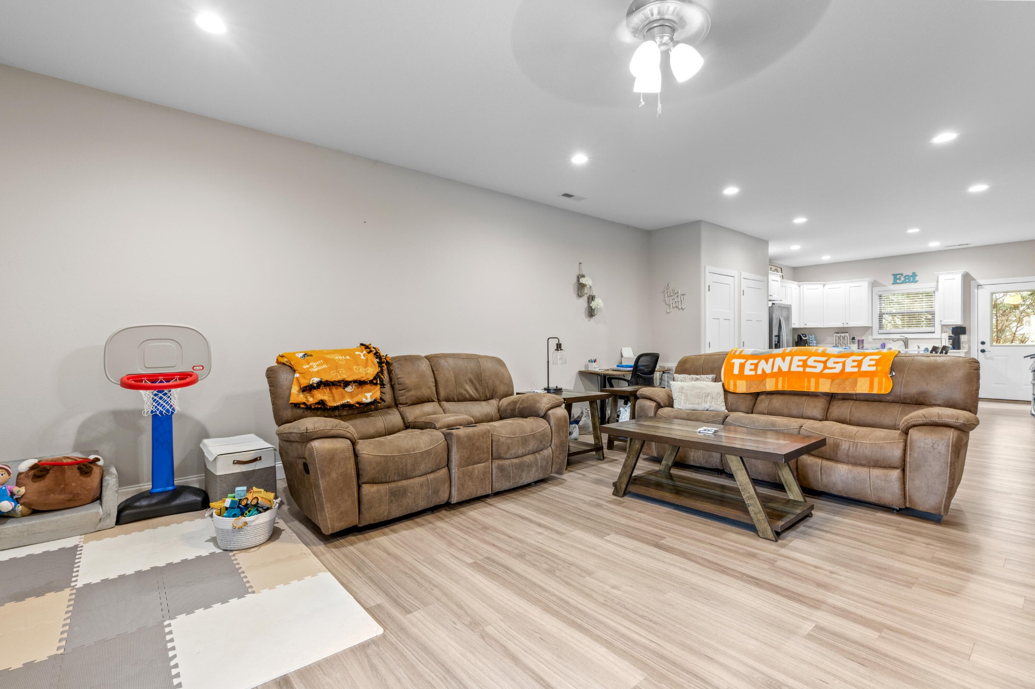 1255 New Lake Road Spring City TN 37381