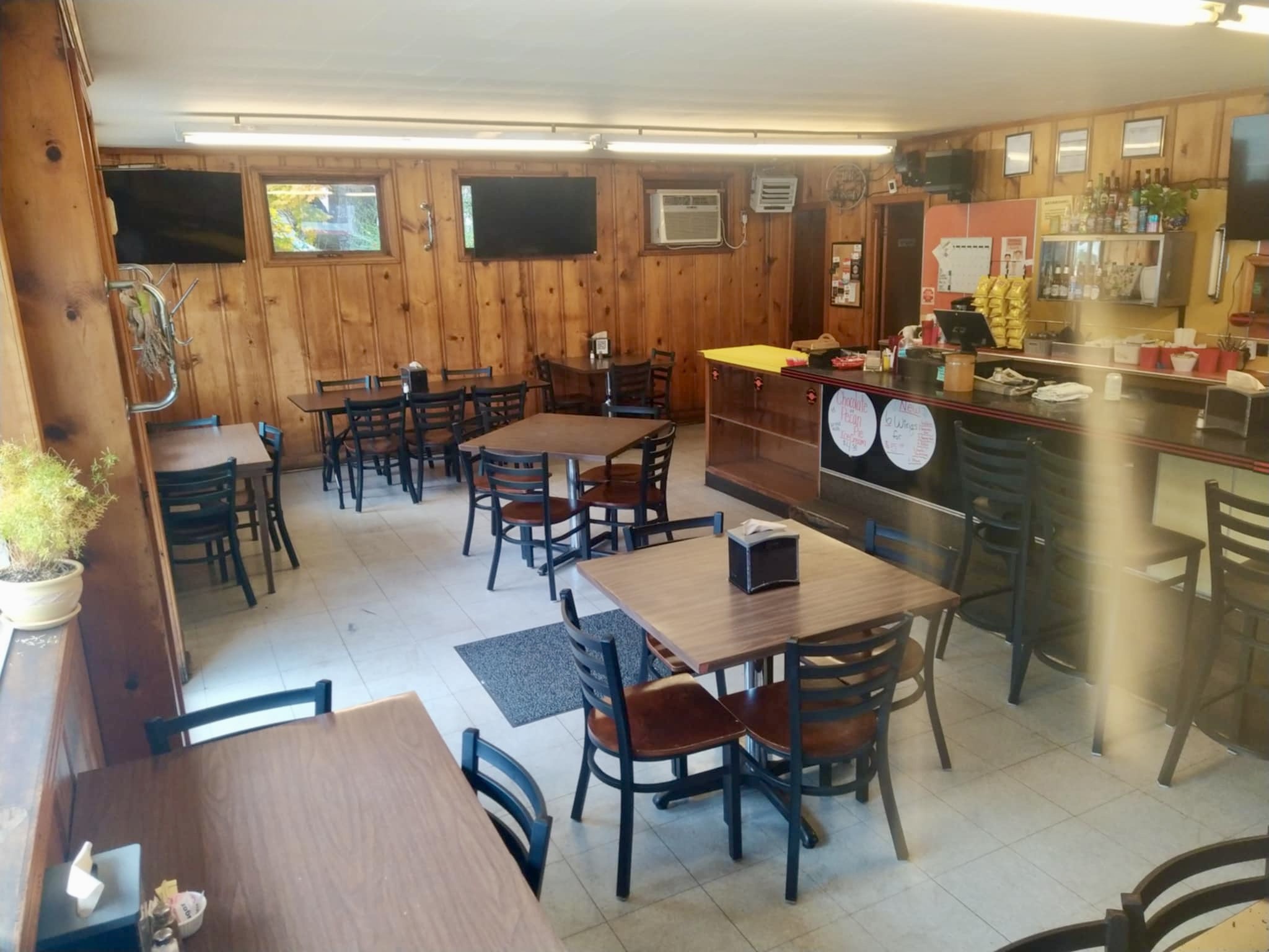 437 W Main Street Waverly TN 37185