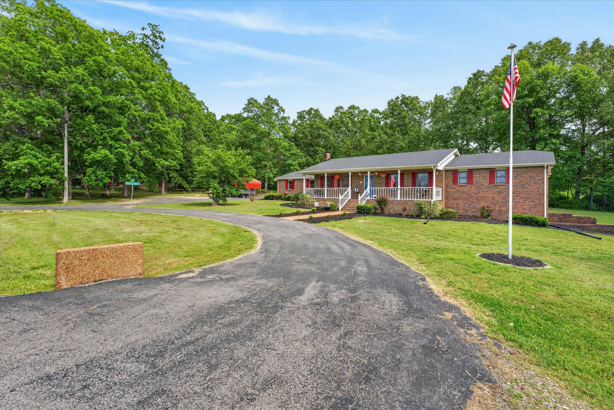 1649 N Main Street Tennessee Ridge TN 37178