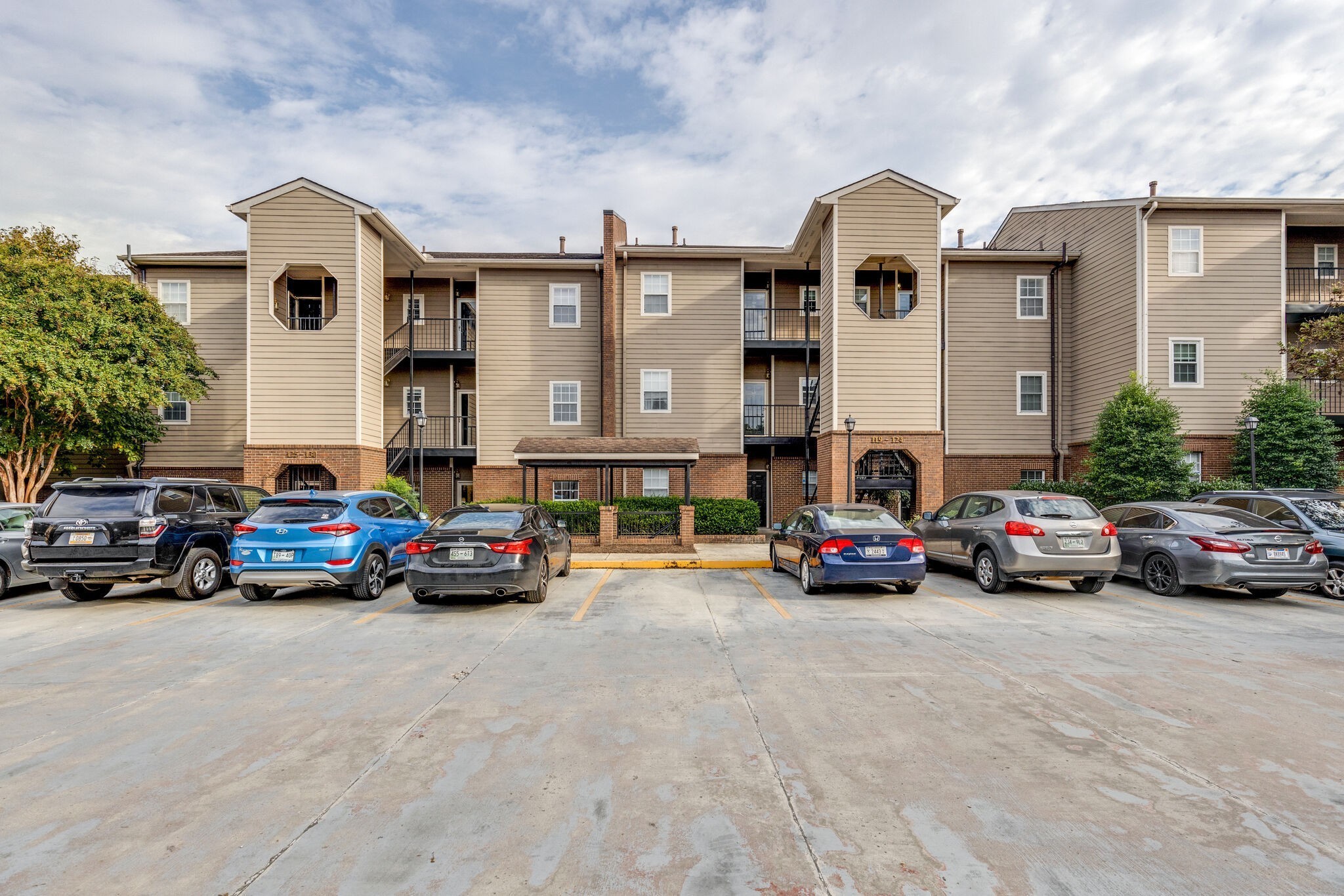 120 W End Place Nashville TN 37205