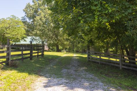 1530 Roy Brown Road Burns TN 37029