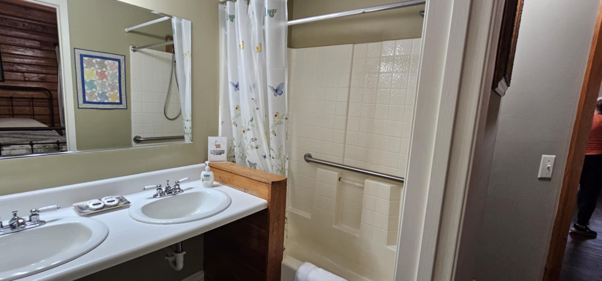 200 Peachtree Lane Tellico Plains TN 37385