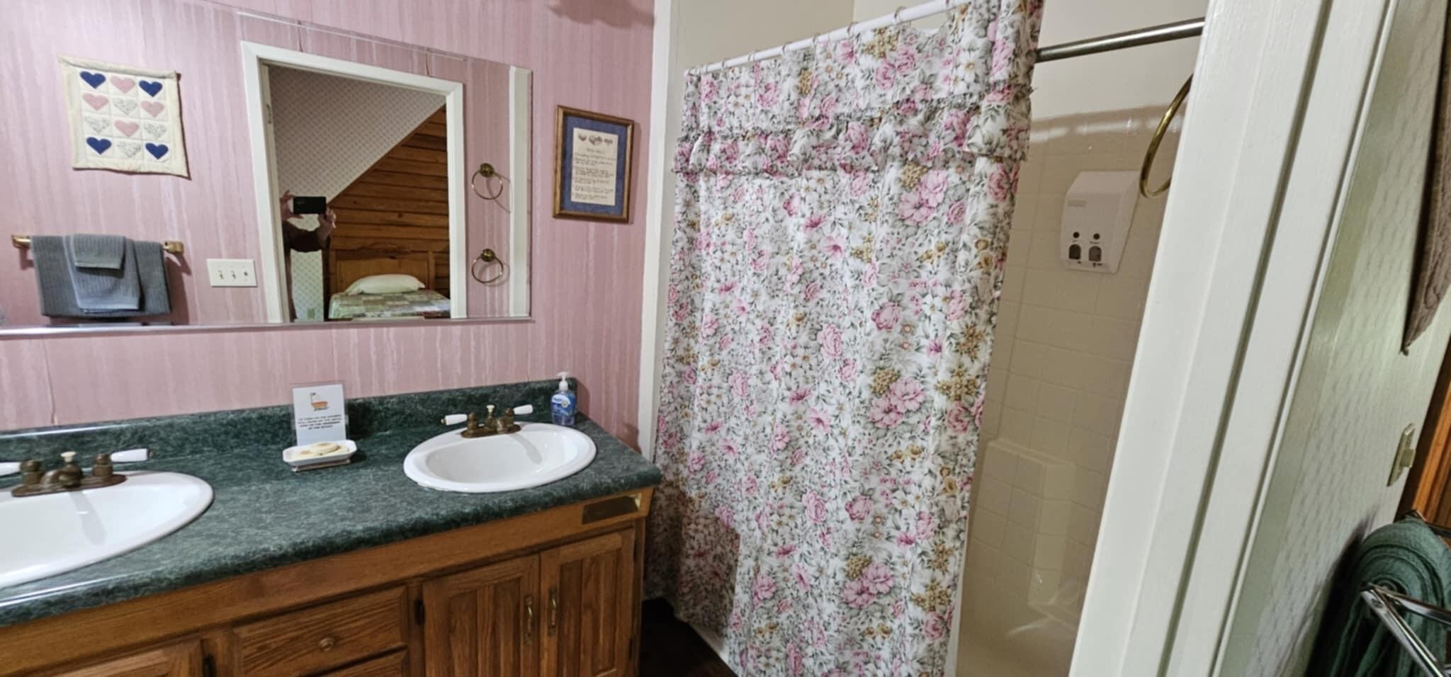 200 Peachtree Lane Tellico Plains TN 37385