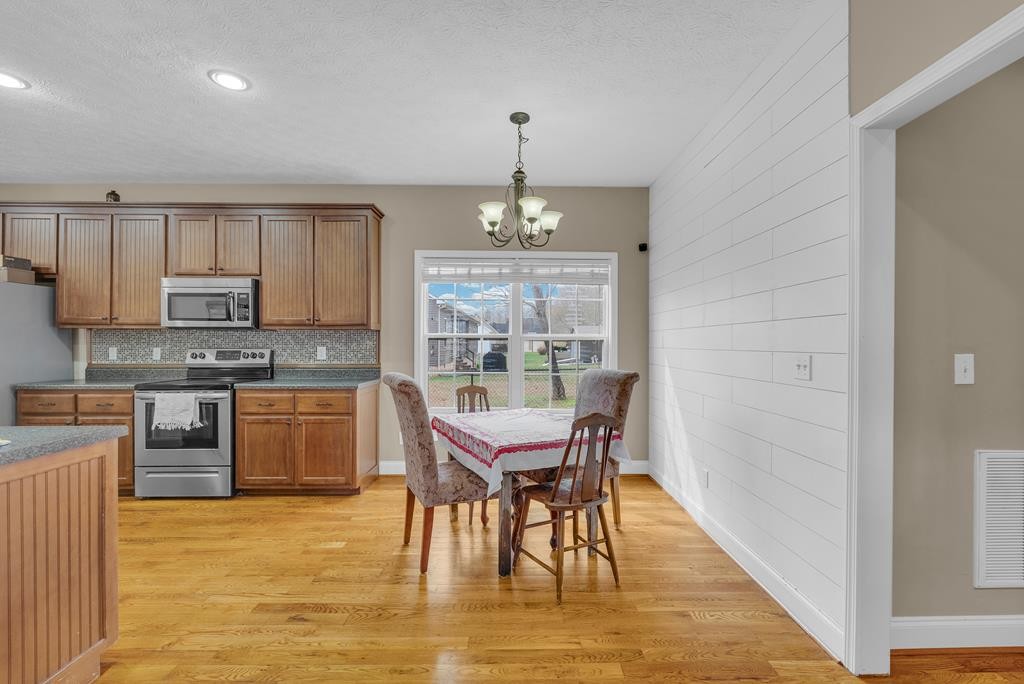 821 Honeysuckle Lane Sparta TN 38583