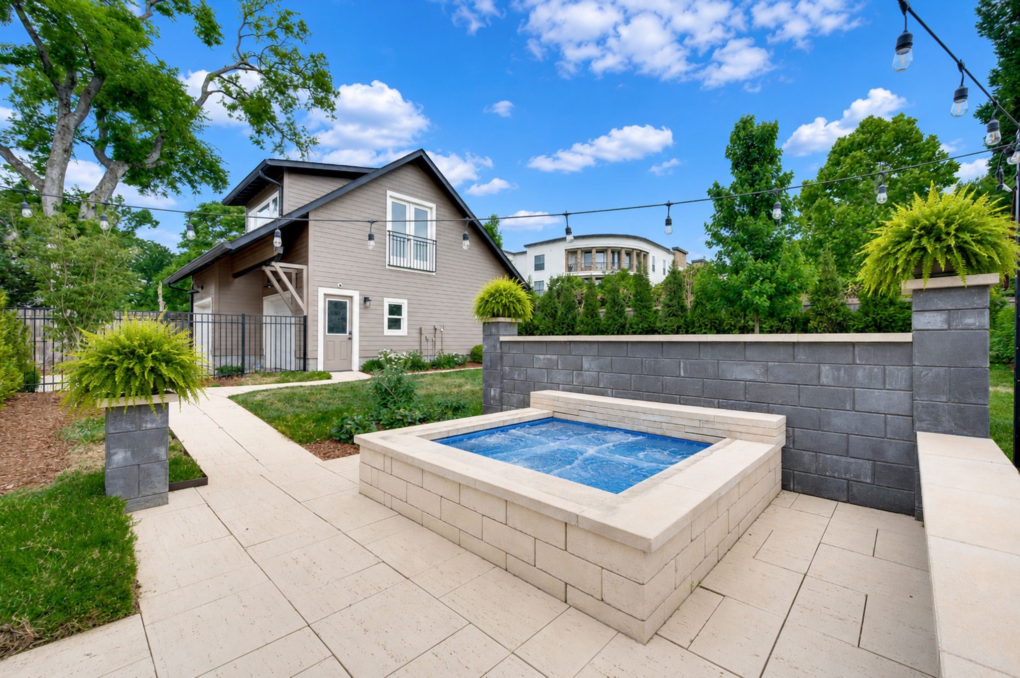 2012 Cedar Lane Nashville TN 37212