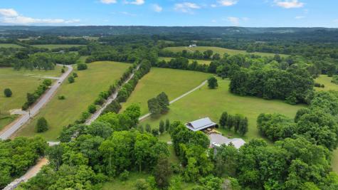 990 Bugscuffle Road Wartrace TN 37183