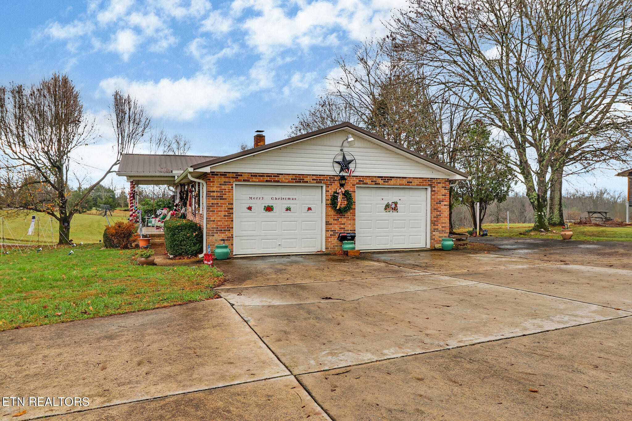 2620 Deer Lodge Highway Deer Lodge TN 37726