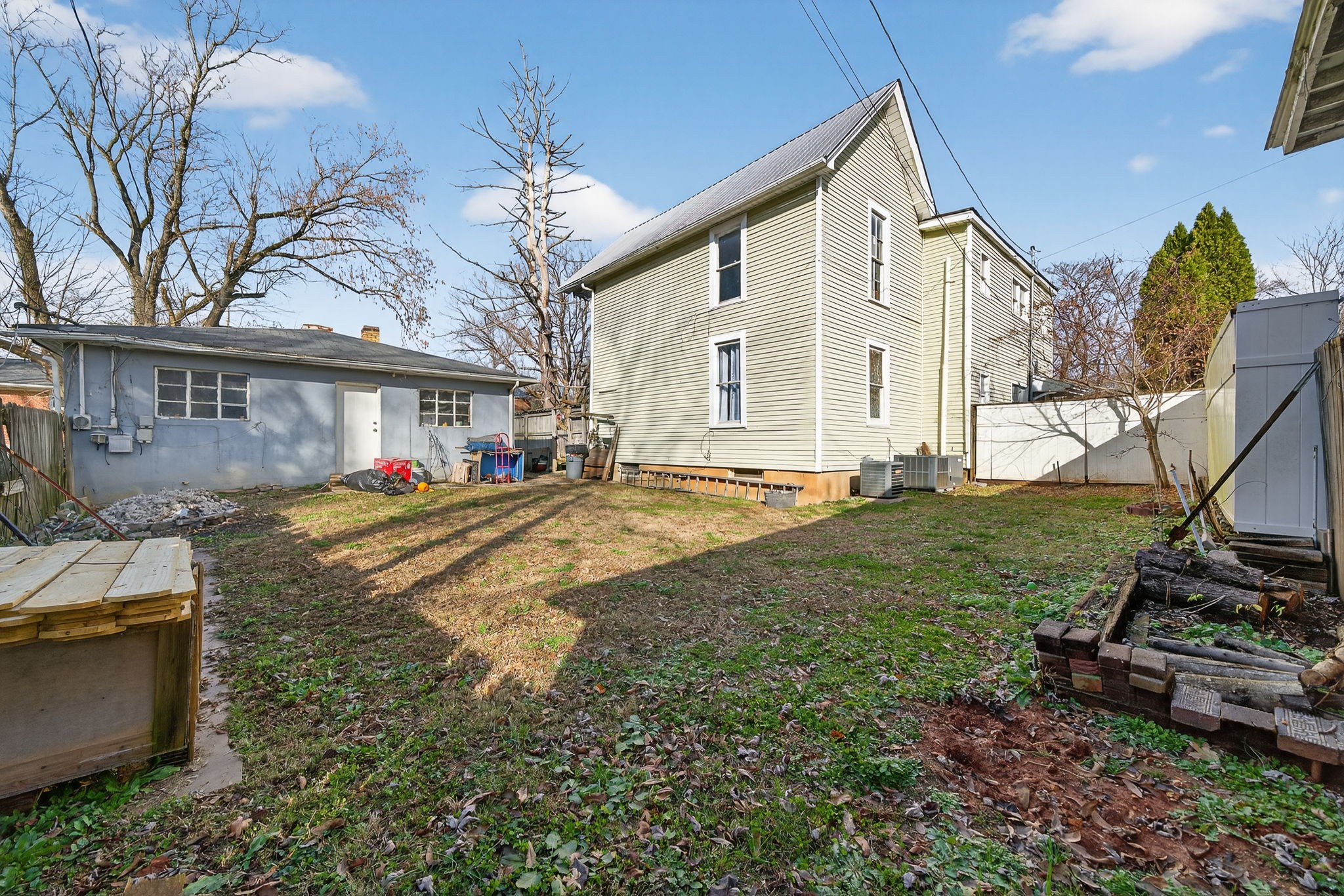 7 Marshall St, E Sparta TN 38583