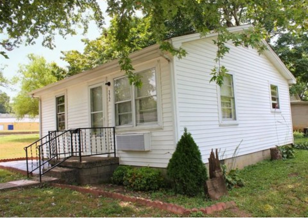 372 S Spring Street Russellville KY 42276