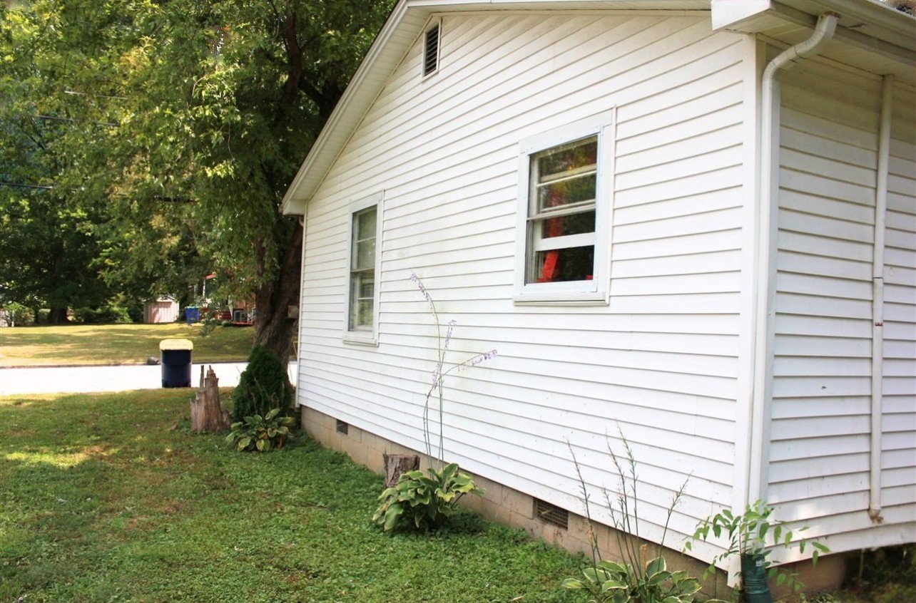 372 S Spring Street Russellville KY 42276