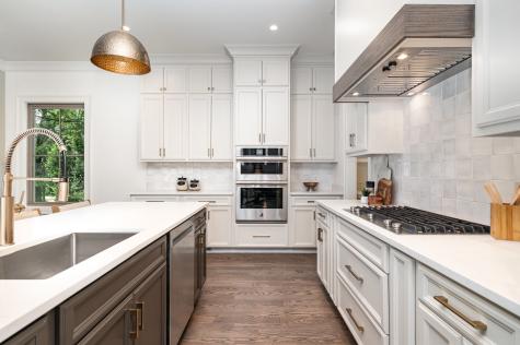 909A Gale Lane Nashville TN 37204
