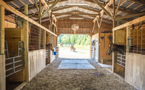 5761 Lexie Beans Creek Road Belvidere TN 37306